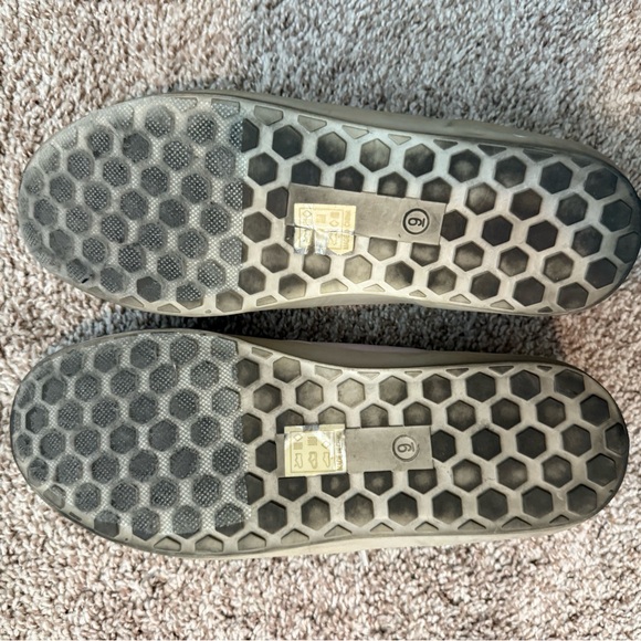 Stylish Multicolor Sneakers with Star Detail - Picture 6 of 6